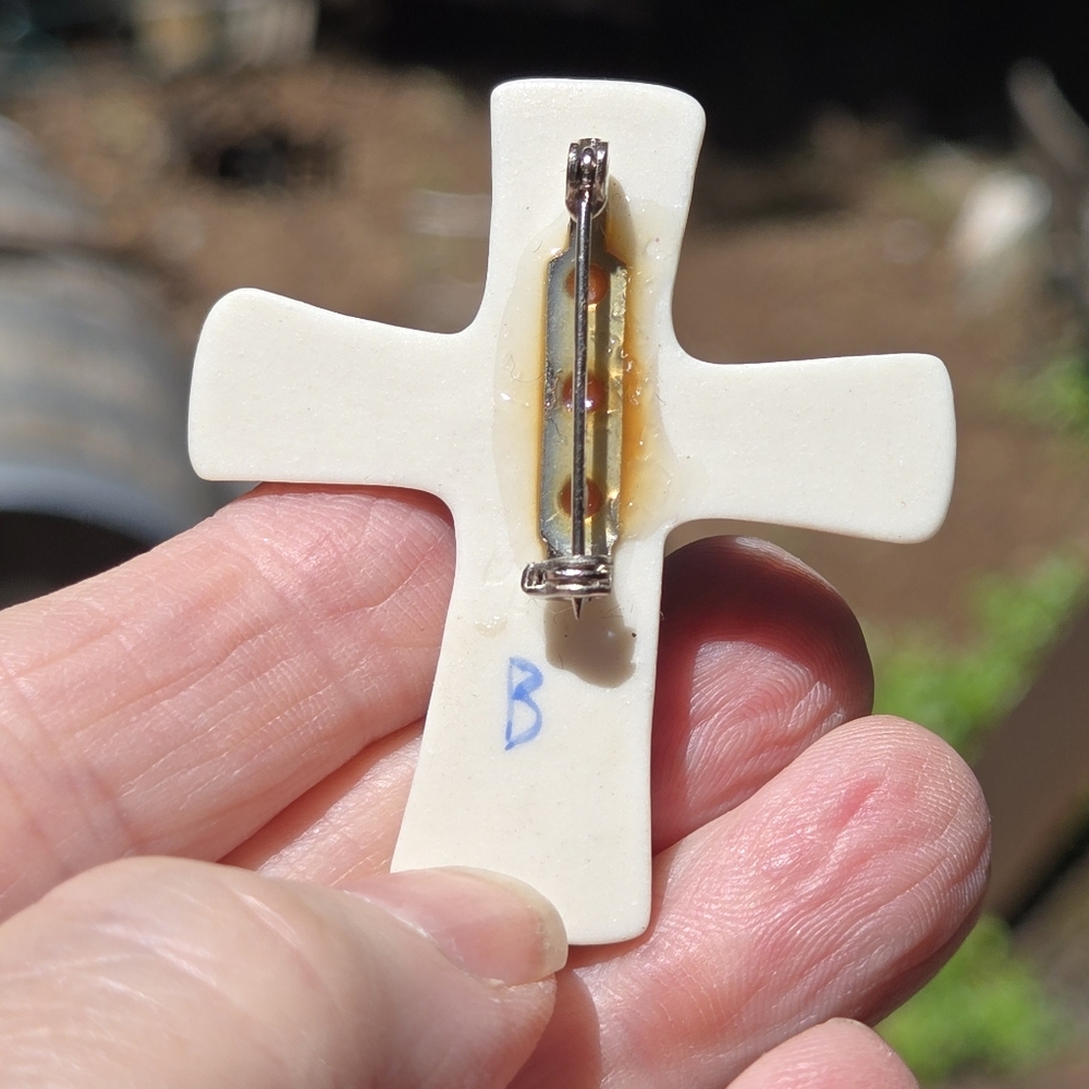 Porcelain Blue White & Gold Cross Brooch 2" - Picture 7 of 7